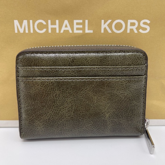 MICHAEL KORS Jet Set Medium Distressed Zip Around Card Case
Olive
NWT - Picture 14 of 16